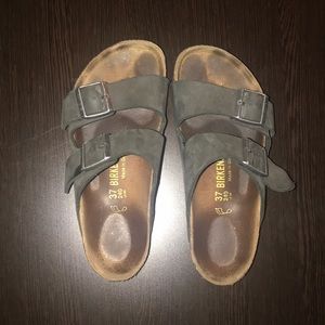 Black Arizona Birkenstock’s